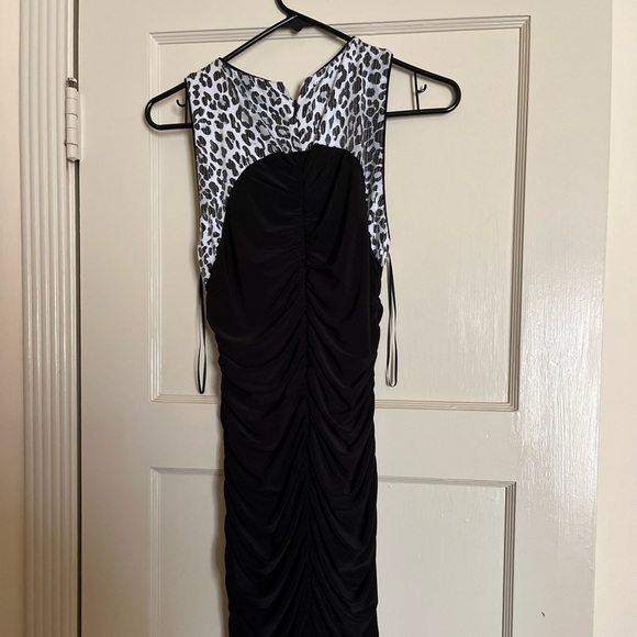 Cache dress - Picture 2 of 4